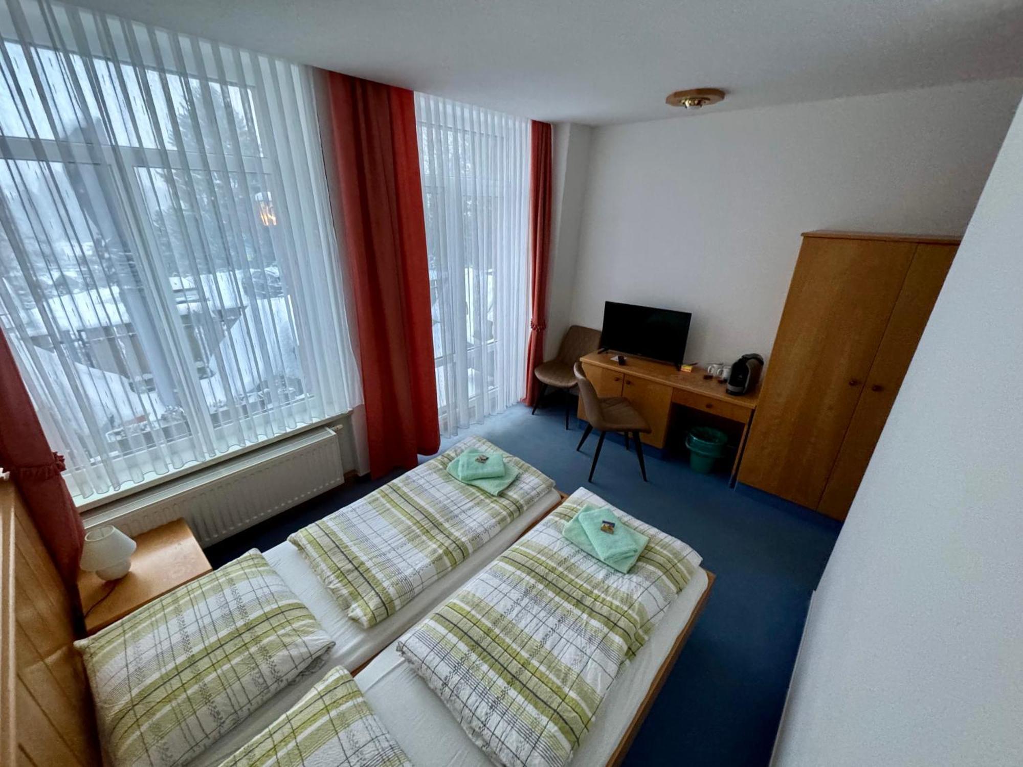 Pension Und Berggasthaus Kapellenstein Geyer Luaran gambar
