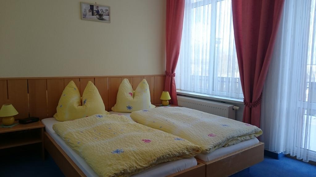 Pension Und Berggasthaus Kapellenstein Geyer Bilik gambar