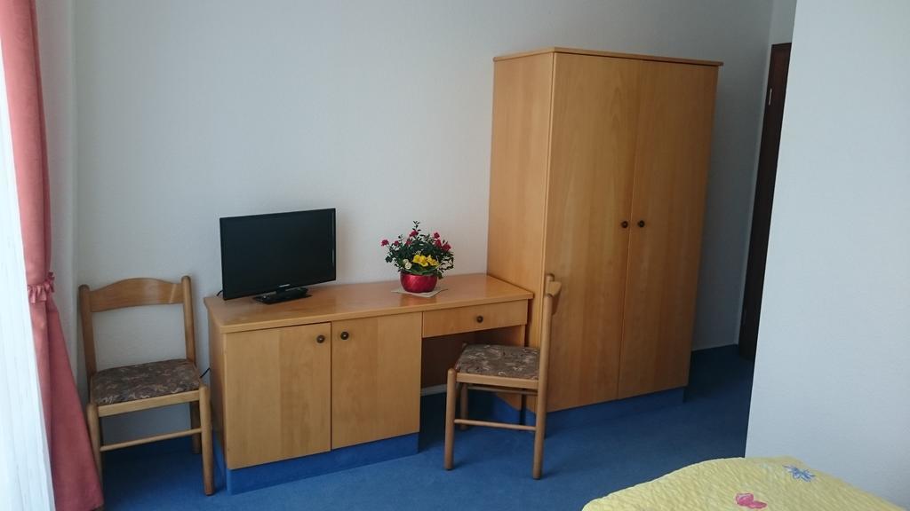 Pension Und Berggasthaus Kapellenstein Geyer Bilik gambar
