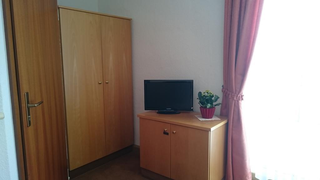 Pension Und Berggasthaus Kapellenstein Geyer Bilik gambar