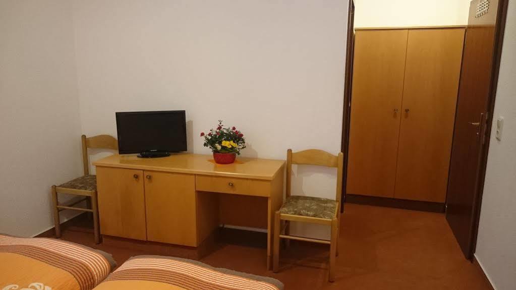 Pension Und Berggasthaus Kapellenstein Geyer Luaran gambar